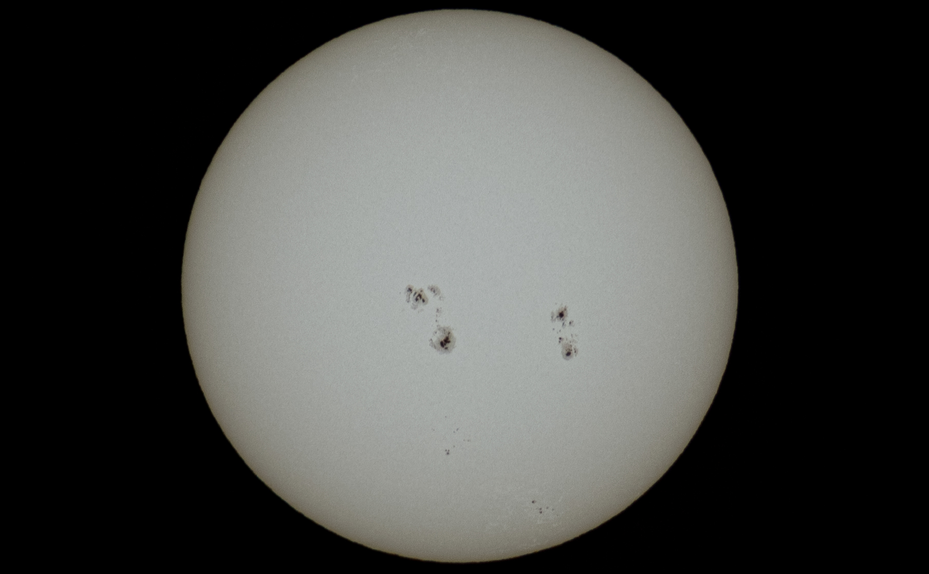 Interior de la cúpula durante la retransmisión del eclipse